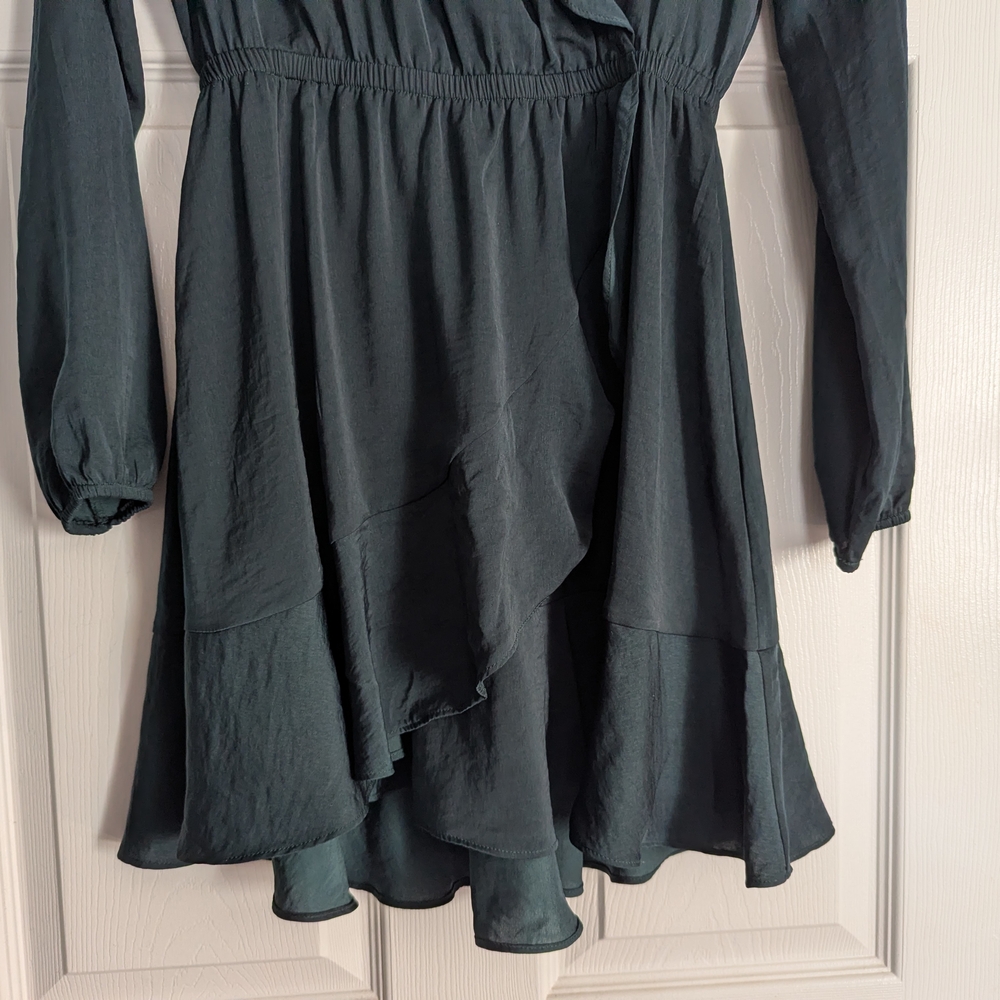 EXPRESS Ruffle Wrap Dress - Picture 4 of 8